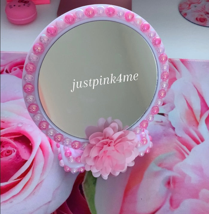 Pearl Beauty Mirror